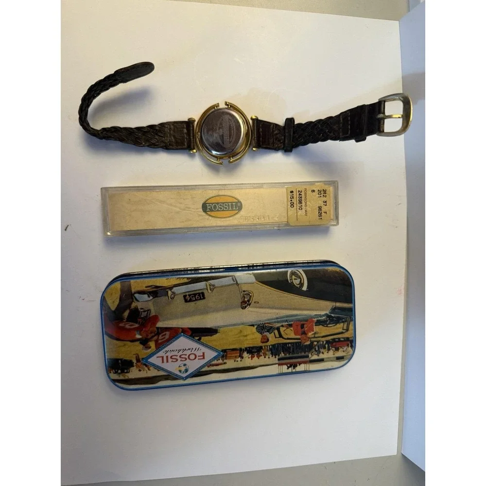 Vintage Fossil Woman's Watch 9244 Non Working Leather Band Metal Case Extra Band